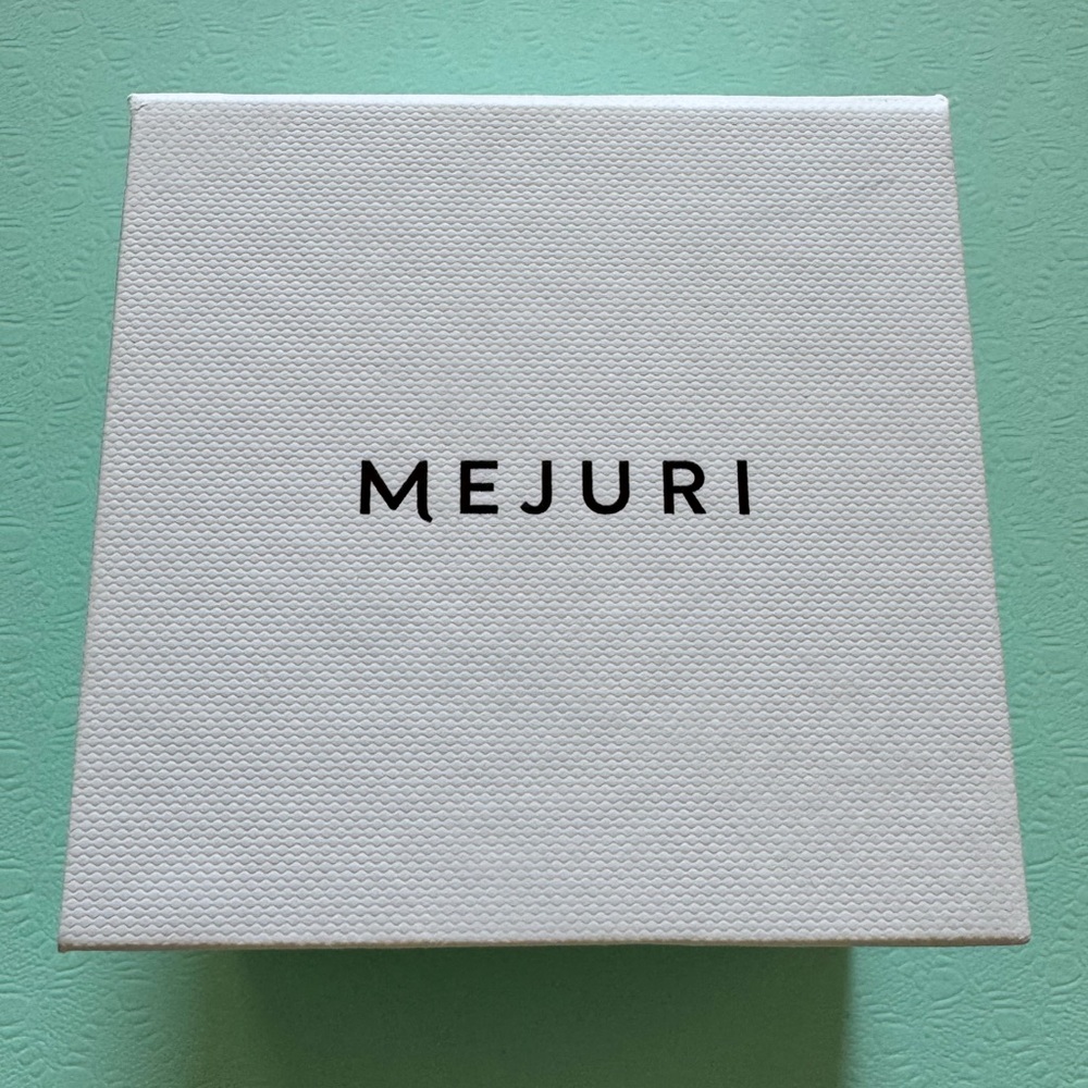 Mejuri Elegant White Box